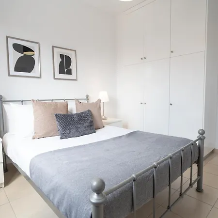 Phaedrus Living Elysian Escape