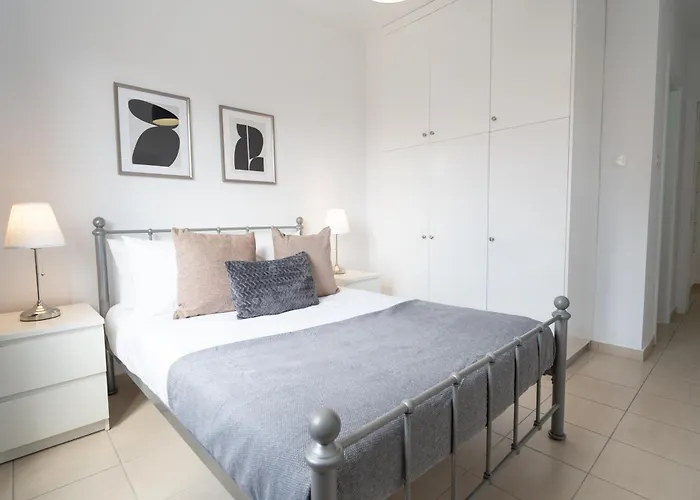 Phaedrus Living Elysian Escape